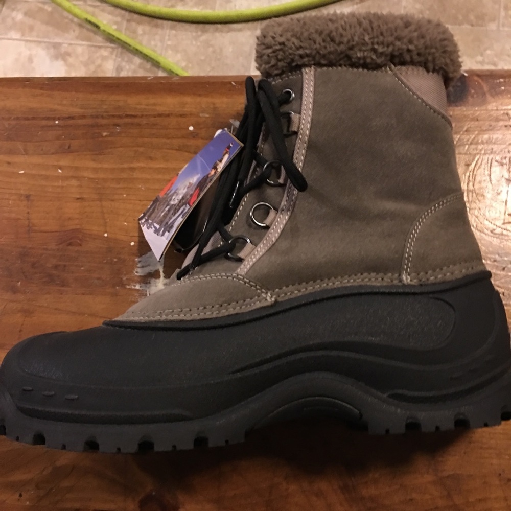 SOLD. North side boots. Size 9